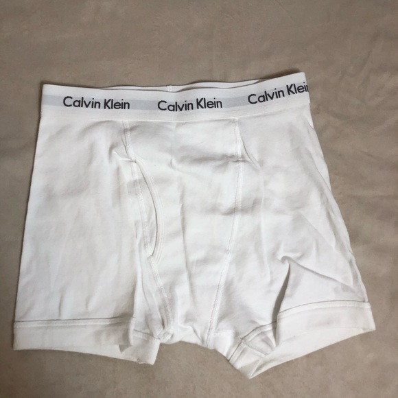 White Calvin Klein 100% Cotton Boxer Briefs 5 Pack

Size: Small - Picture 2 of 7
